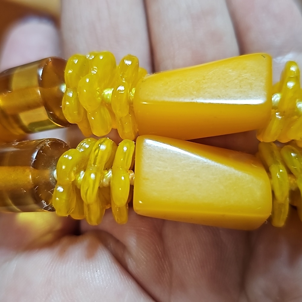Stunning Amber Bakelite Necklace - Picture 6 of 11